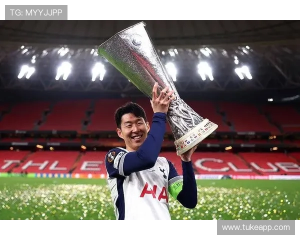 泪洒首尔！孙兴慜热刺告别战，父亲孙雄正现场见证儿子传奇谢幕